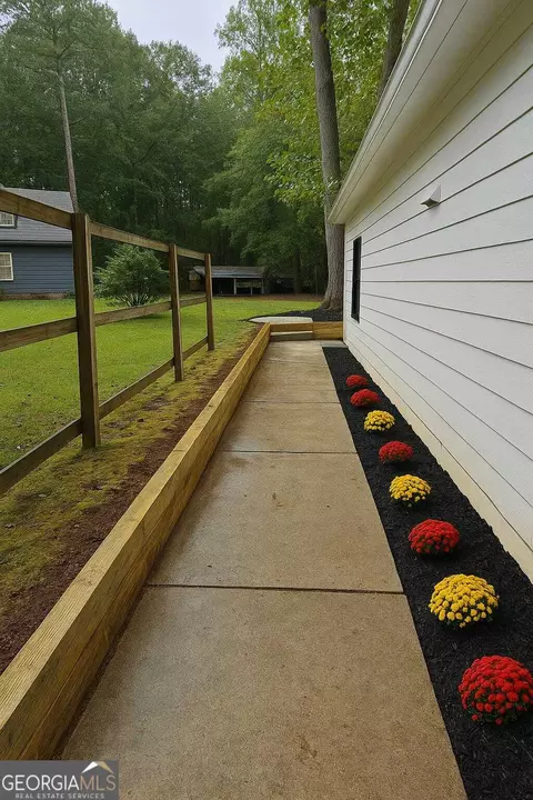 Exterior - 50 Bates Rd, Covington, GA 30014 photo 7 of 10