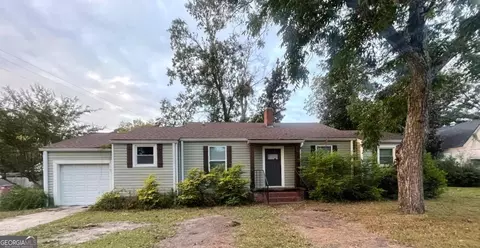 104 Ivey St, Baxley, GA 31513