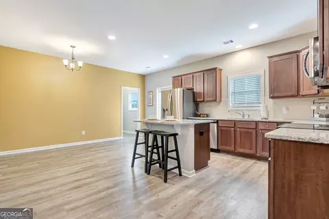 Kitchen - 1422 Mooty Bridge Rd, Lagrange, GA 30240 photo 5 of 6
