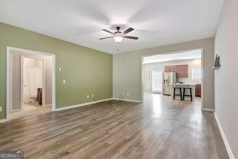 Living - 1422 Mooty Bridge Rd, Lagrange, GA 30240 photo 1 of 3