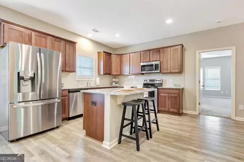 Kitchen - 1422 Mooty Bridge Rd, Lagrange, GA 30240 photo 4 of 6