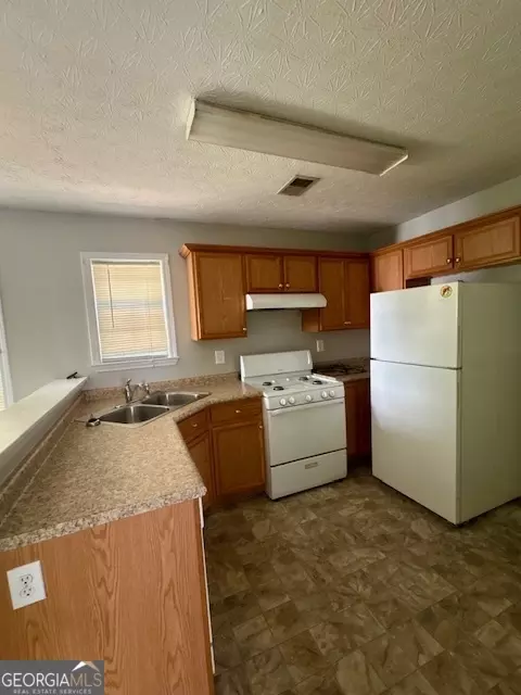 Kitchen - 1904 Elm Park Dr, Hampton, GA 30228 photo 1 of 3