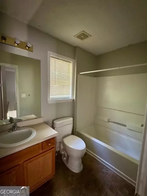 Bath - 1904 Elm Park Dr, Hampton, GA 30228 photo 1 of 3