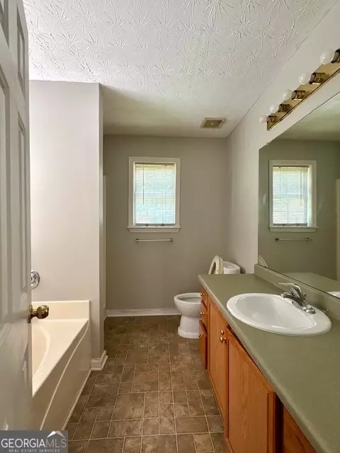 Bath - 1904 Elm Park Dr, Hampton, GA 30228 photo 2 of 3