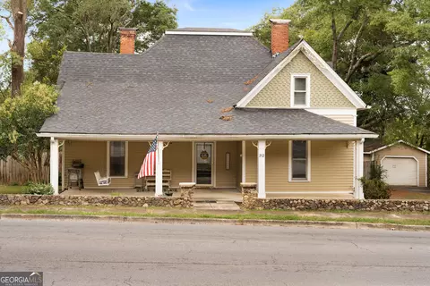 712 College St, Calhoun, GA 30701