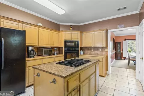 Kitchen - 40 Timberwoods Dr, Covington, GA 30016 photo 2 of 3