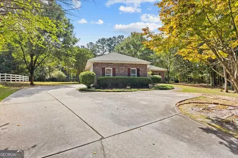 Exterior - 40 Timberwoods Dr, Covington, GA 30016 photo 8 of 10