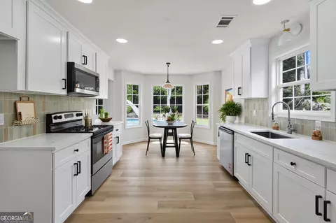 Kitchen - 325 Peachtree Cir, Hampton, GA 30228 photo 1 of 3