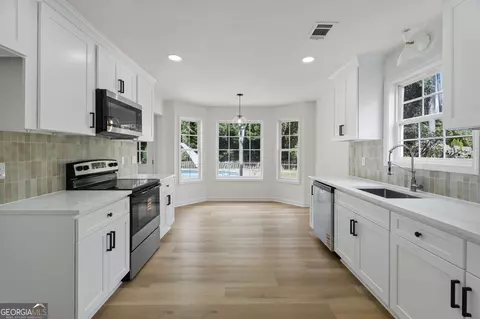 Kitchen - 325 Peachtree Cir, Hampton, GA 30228 photo 2 of 3