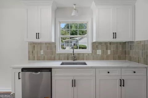 Kitchen - 325 Peachtree Cir, Hampton, GA 30228 photo 3 of 3