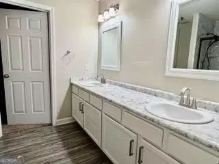 Bath - 933 Azalea St, Blackshear, GA 31516 photo 1 of 2
