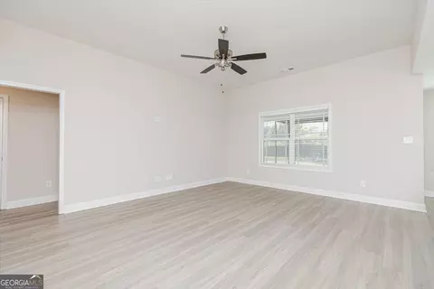 Living - 128 Rocky Rd, Perry, GA 31069 photo 4 of 6