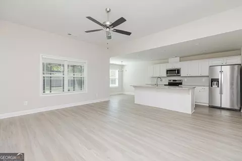 Living - 128 Rocky Rd, Perry, GA 31069 photo 5 of 6