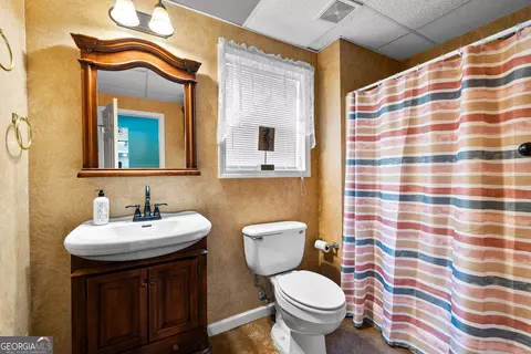 Bath - 114 Copper Creek Dr, Lagrange, GA 30240 photo 7 of 7