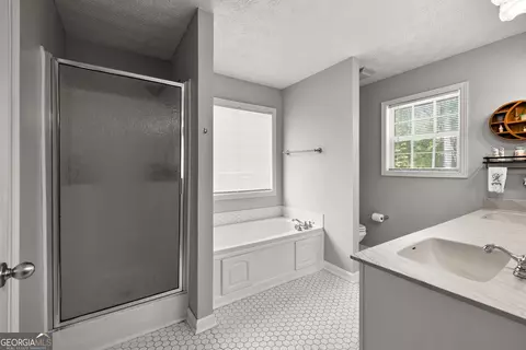 Bath - 114 Copper Creek Dr, Lagrange, GA 30240 photo 1 of 7
