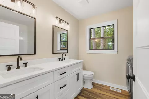 Bath - 245 Currahee Pl, Toccoa, GA 30577 photo 1 of 6