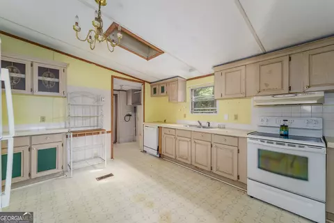 Kitchen - 5768 Holly Dr, Blackshear, GA 31516 photo 1 of 2