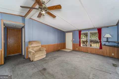 Living - 5768 Holly Dr, Blackshear, GA 31516 photo 2 of 3