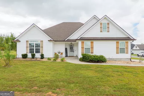 3830 Landings Cir, Hahira, GA 31632