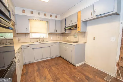 Kitchen - 141 Avery Dr, Lagrange, GA 30240 photo 1 of 2