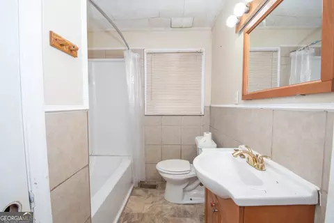Bath - 141 Avery Dr, Lagrange, GA 30240 photo 1 of 1