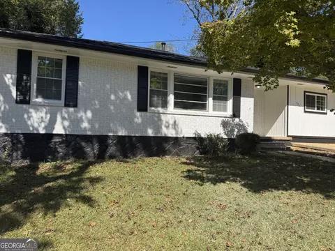 820 Pinevalley Dr, Forest Park, GA 30297