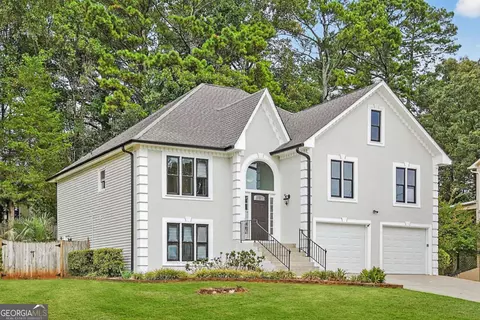 1320 Green Oak Cir, Lawrenceville, GA 30043