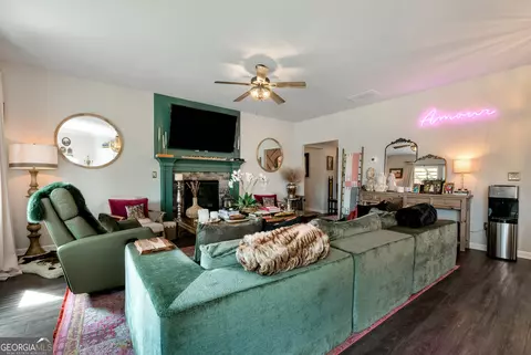 Living - 425 Crystal Way, Cornelia, GA 30531 photo 4 of 4