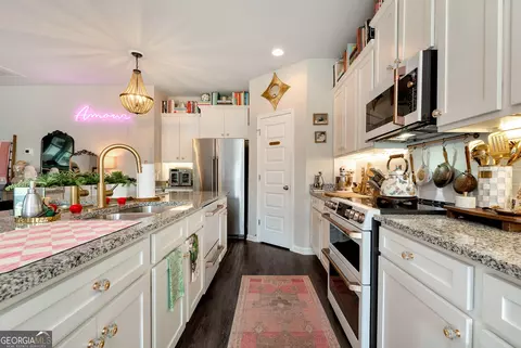 Kitchen - 425 Crystal Way, Cornelia, GA 30531 photo 3 of 3