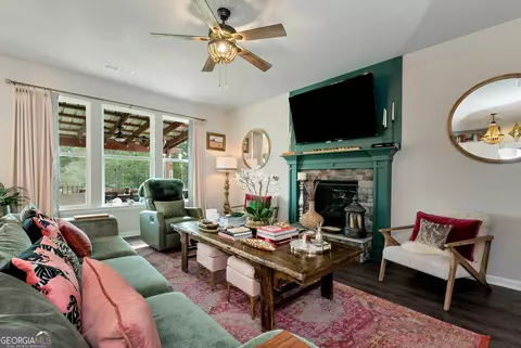 Living - 425 Crystal Way, Cornelia, GA 30531 photo 2 of 4