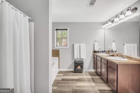 Bath - 136 Kennedy Blvd, Jackson, GA 30233 photo 3 of 4