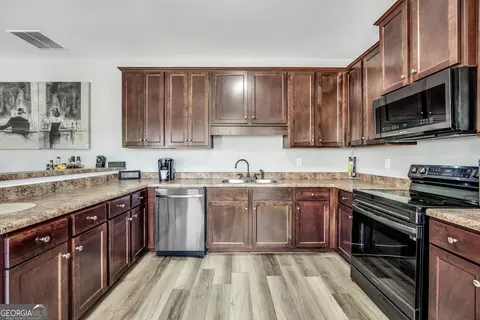 Kitchen - 136 Kennedy Blvd, Jackson, GA 30233 photo 3 of 4