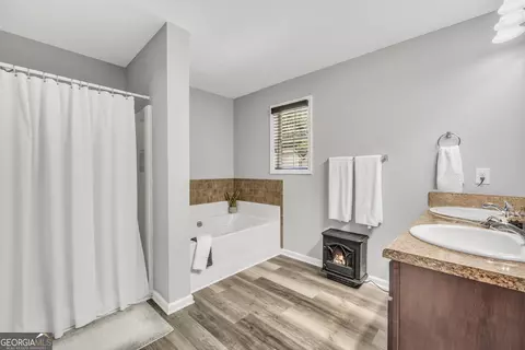 Bath - 136 Kennedy Blvd, Jackson, GA 30233 photo 1 of 4