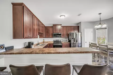Kitchen - 136 Kennedy Blvd, Jackson, GA 30233 photo 2 of 4