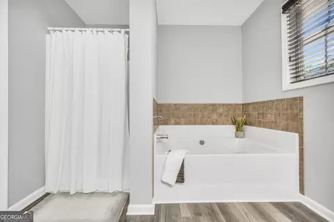 Bath - 136 Kennedy Blvd, Jackson, GA 30233 photo 2 of 4