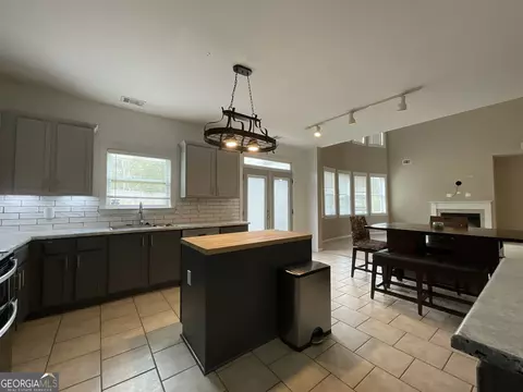 Kitchen - 302 Brampton Way, Perry, GA 31069 photo 3 of 4