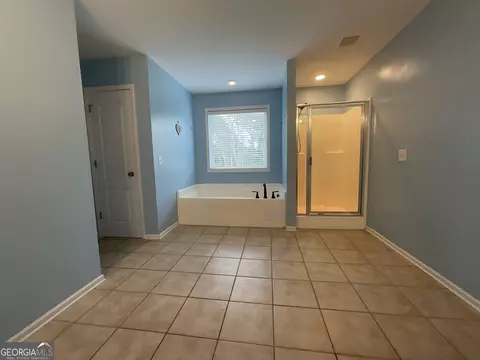 Bath - 302 Brampton Way, Perry, GA 31069 photo 2 of 4