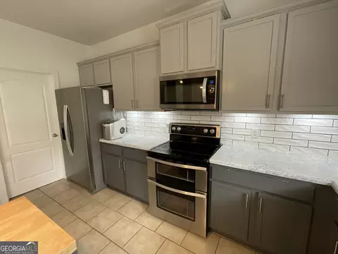 Kitchen - 302 Brampton Way, Perry, GA 31069 photo 4 of 4