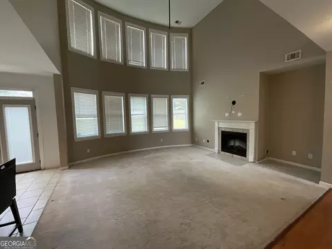 Living - 302 Brampton Way, Perry, GA 31069 photo 4 of 9