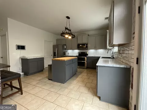 Kitchen - 302 Brampton Way, Perry, GA 31069 photo 1 of 4