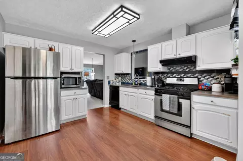 Kitchen - 3555 Grovecrest Way, Duluth, GA 30096 photo 2 of 2