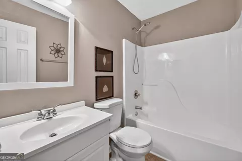 Bath - 3555 Grovecrest Way, Duluth, GA 30096 photo 2 of 2