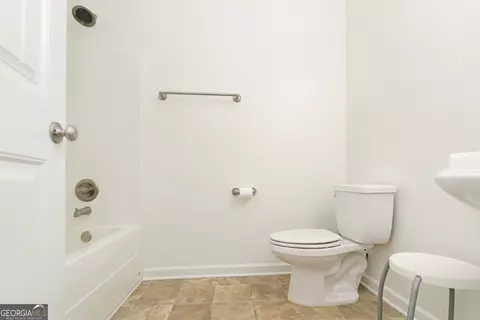 Bath - 329 Linman Dr, Lagrange, GA 30241 photo 5 of 6