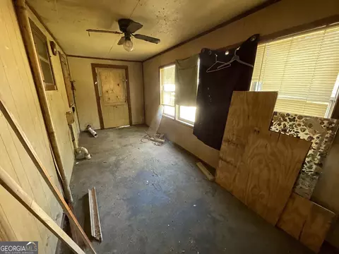 Entry Way - 116 Jackson St, Cochran, GA 31014 photo 7 of 8