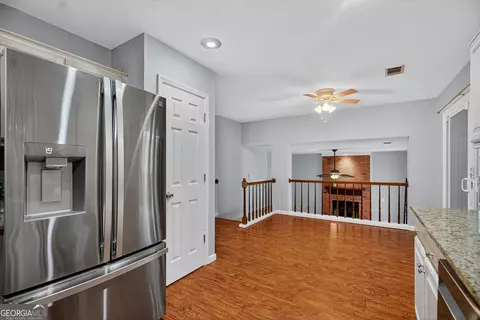 Entry Way - 103 Hawthorne Cir, Lagrange, GA 30240 photo 3 of 3