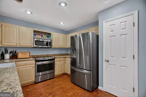 Kitchen - 103 Hawthorne Cir, Lagrange, GA 30240 photo 2 of 2
