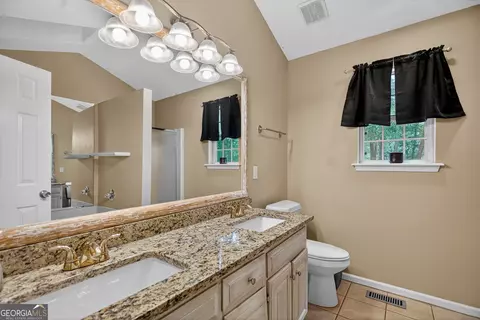Bath - 103 Hawthorne Cir, Lagrange, GA 30240 photo 1 of 3