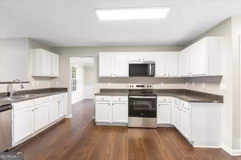 Kitchen - 354 Cobblestone Ct, Hampton, GA 30228 photo 1 of 1