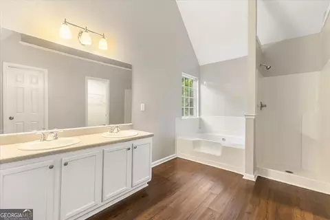 Bath - 354 Cobblestone Ct, Hampton, GA 30228 photo 2 of 4
