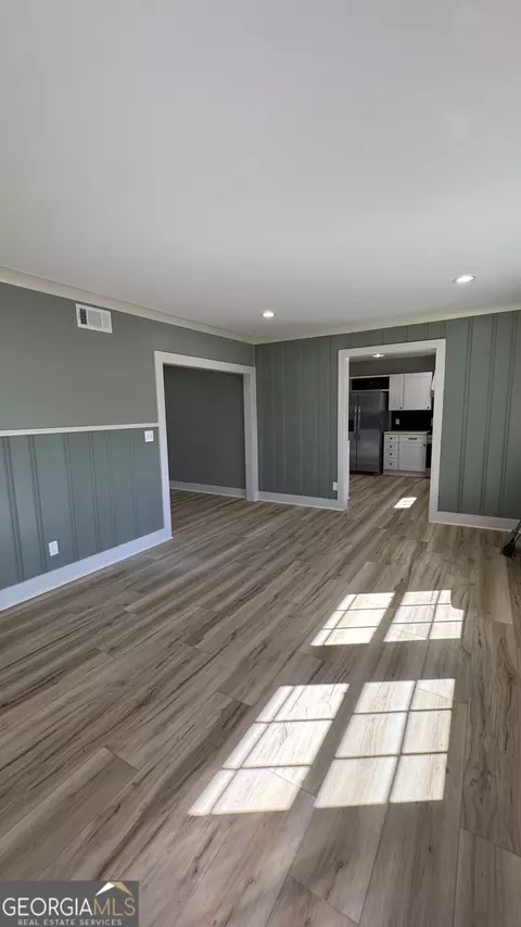 Living - 306 W Wesley Ave, Lyons, GA 30436 photo 3 of 3